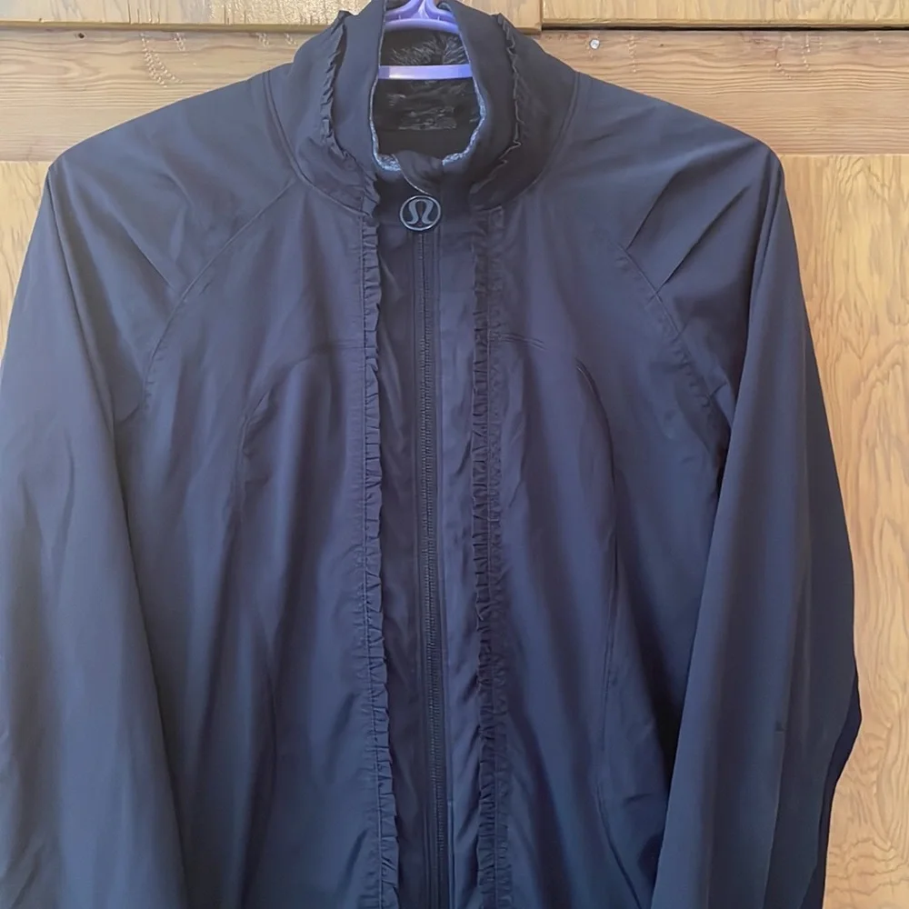 Lululemon ahead of the curve jacket - Picture 4 of 5